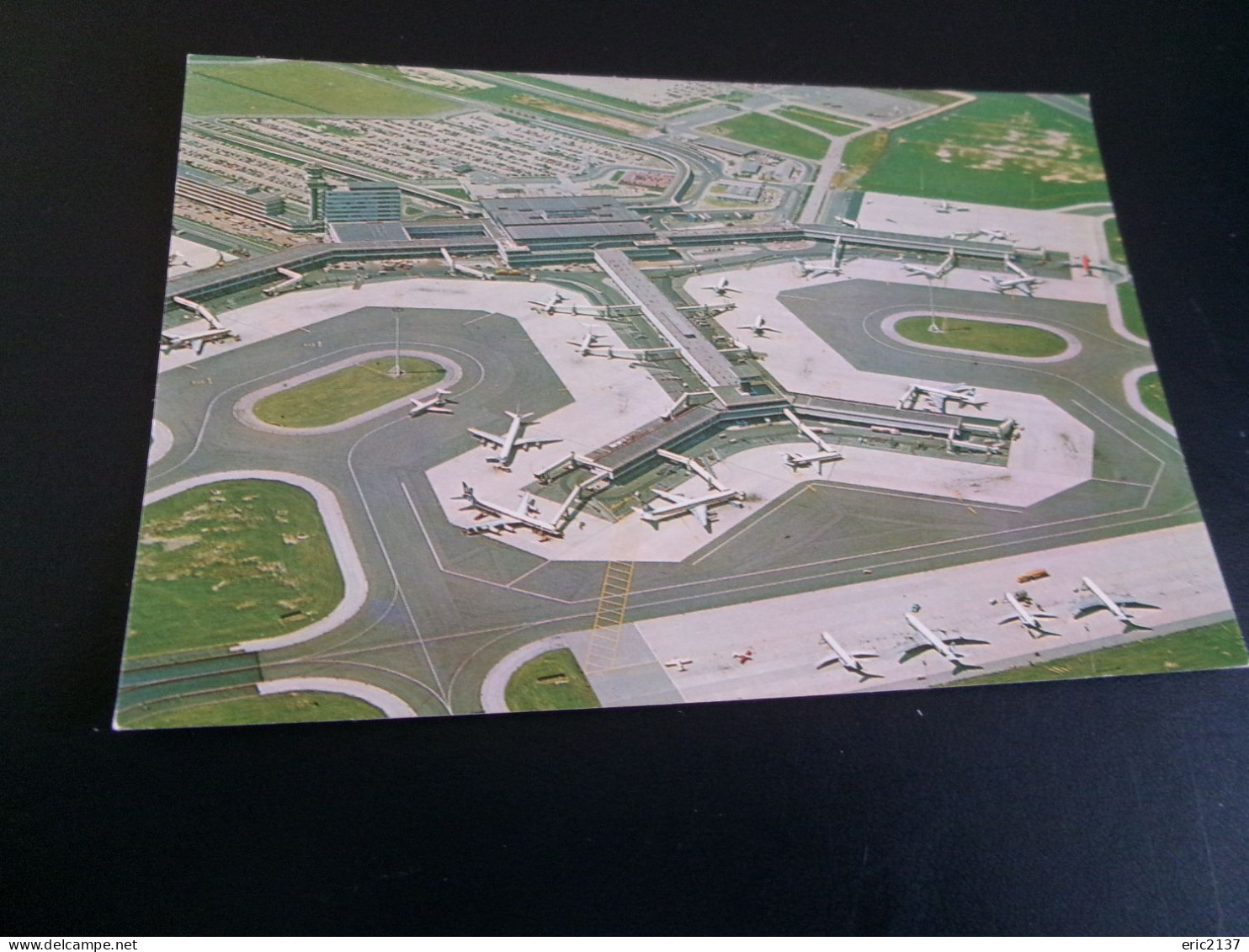 AEROPORT INTERNATIONAL D'AMSTERDAM...HOLLANDE-PAYS-BAS (pv 1.65 Euros) - Aerodromes