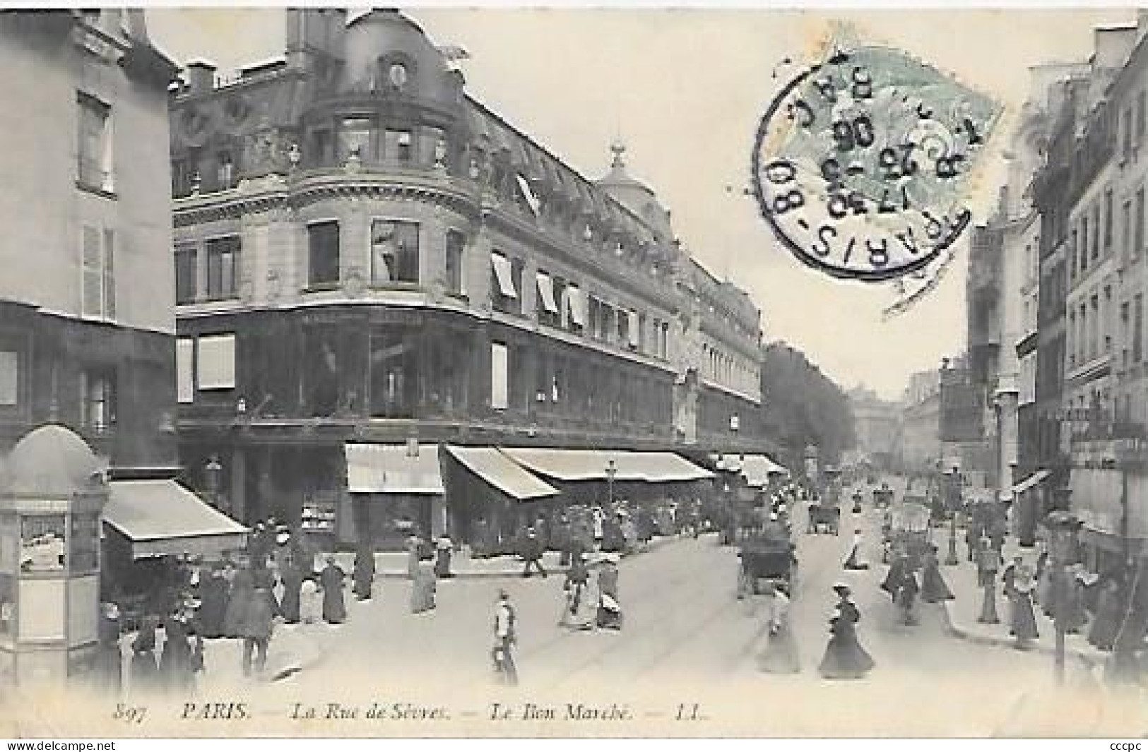 CPA  Paris La Rue De Sèvres - Le Bon Marché - Paris (07)