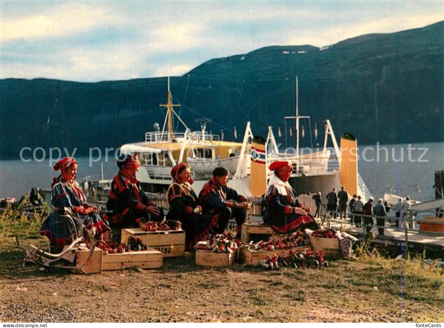 73598172 Olderdalen Lapps Selling Souvenirs At The Ferry Olderdalen - Norvegia