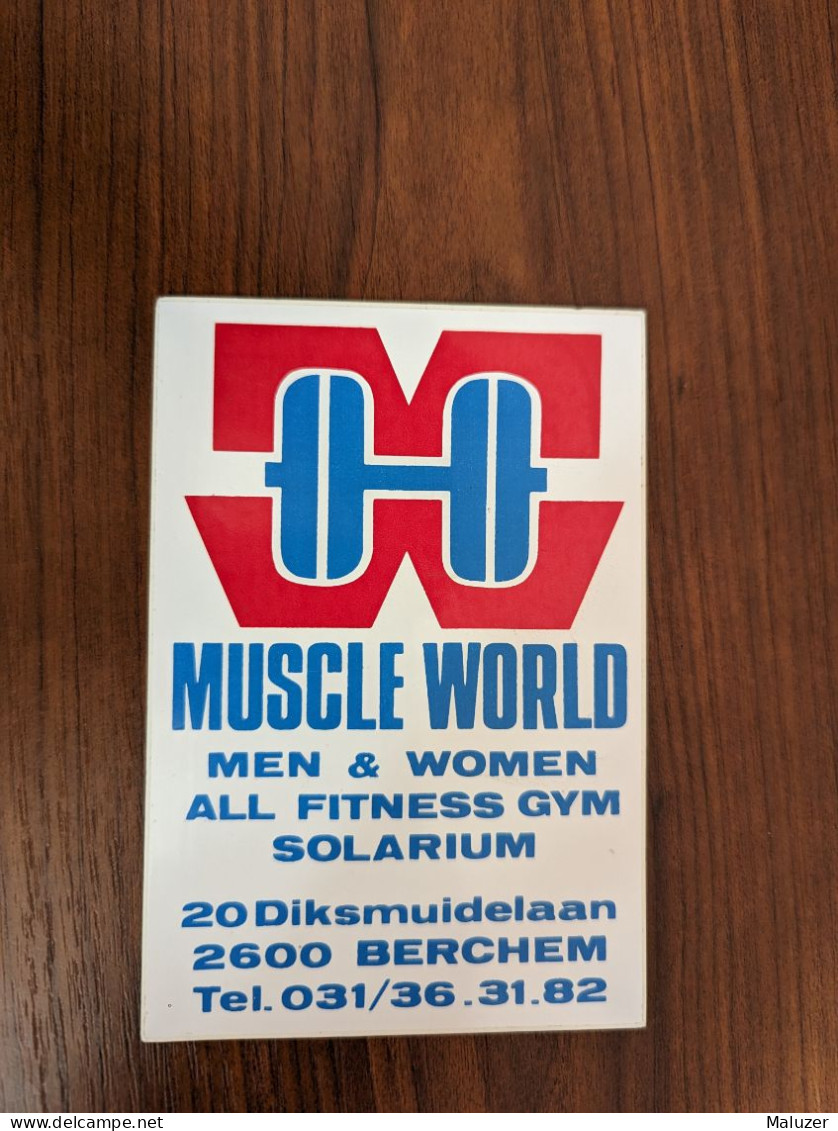 AUTOCOLLANT MUSCLE WORLD – FITNESS GYM - BODYBUILDING HALTERES SPORT – BERCHEM BELGIQUE BELGIË BELGIUM - Stickers