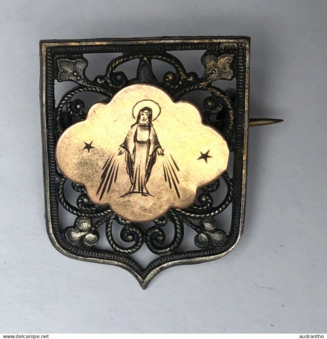 Broche Ancienne En Métal Argenté Et Doré - Religion Vierge - Broschen
