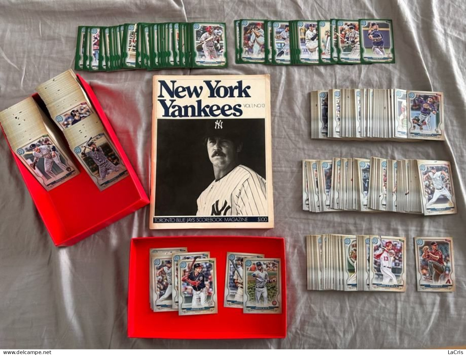 +400 MLB Baseball Cards + Notebook - Autres & Non Classés