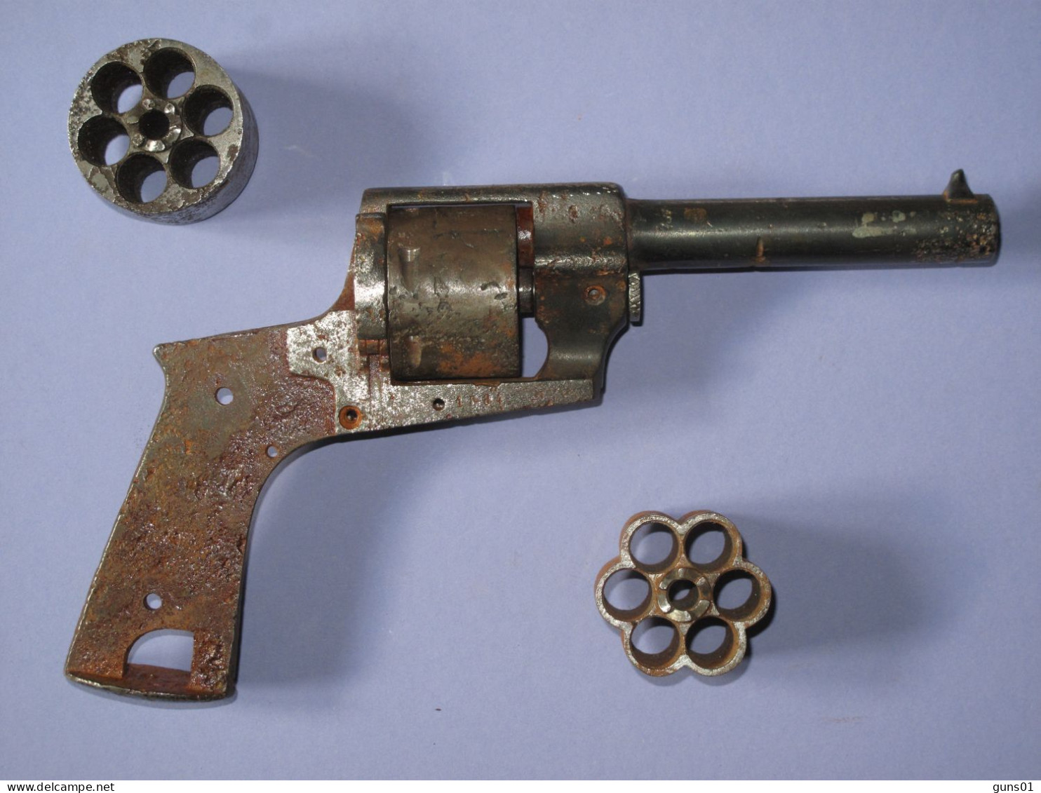 CARCASSE ET BARILLETS  REVOLVER 1870 DE  MARINE - Decorative Weapons