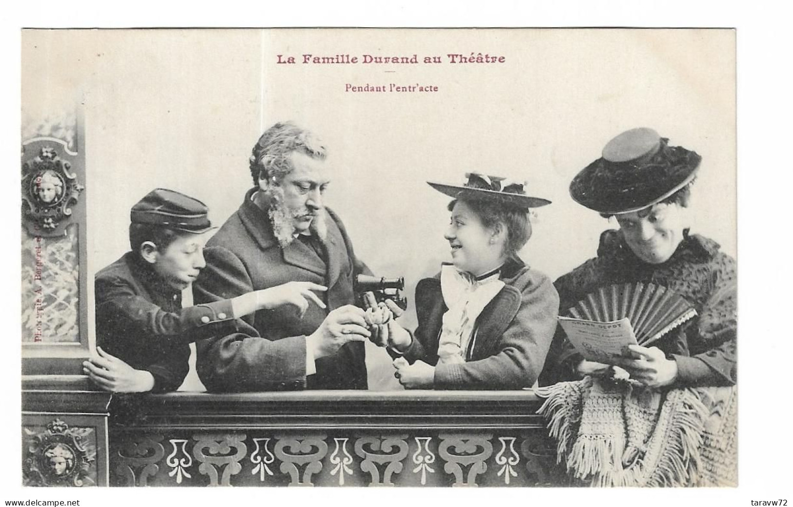 CPA FANTAISIE / LA FAMILLE DURAND AU THEATRE - PENDANT L'ENTRACTE - Theatre