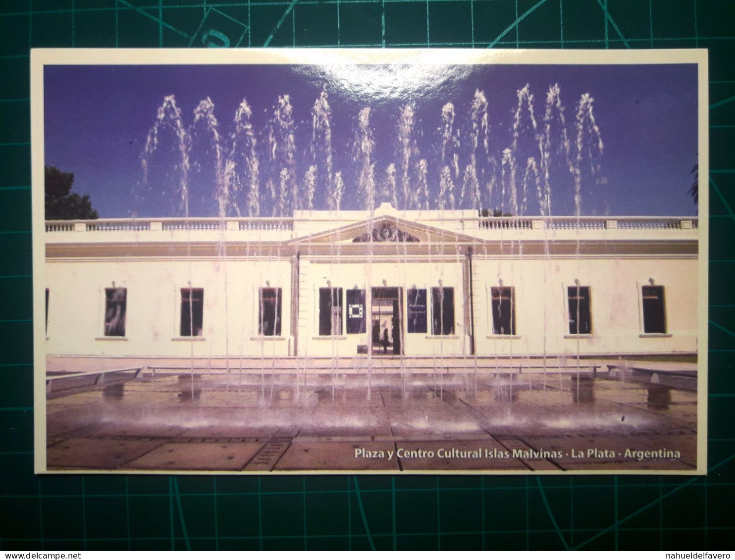 ARGENTINE, Carte Postale Avec Vue Sur La Place Et Le Centre Culturel "Islas Malvinas" De La Ville De La Plata, Province - Argentinië