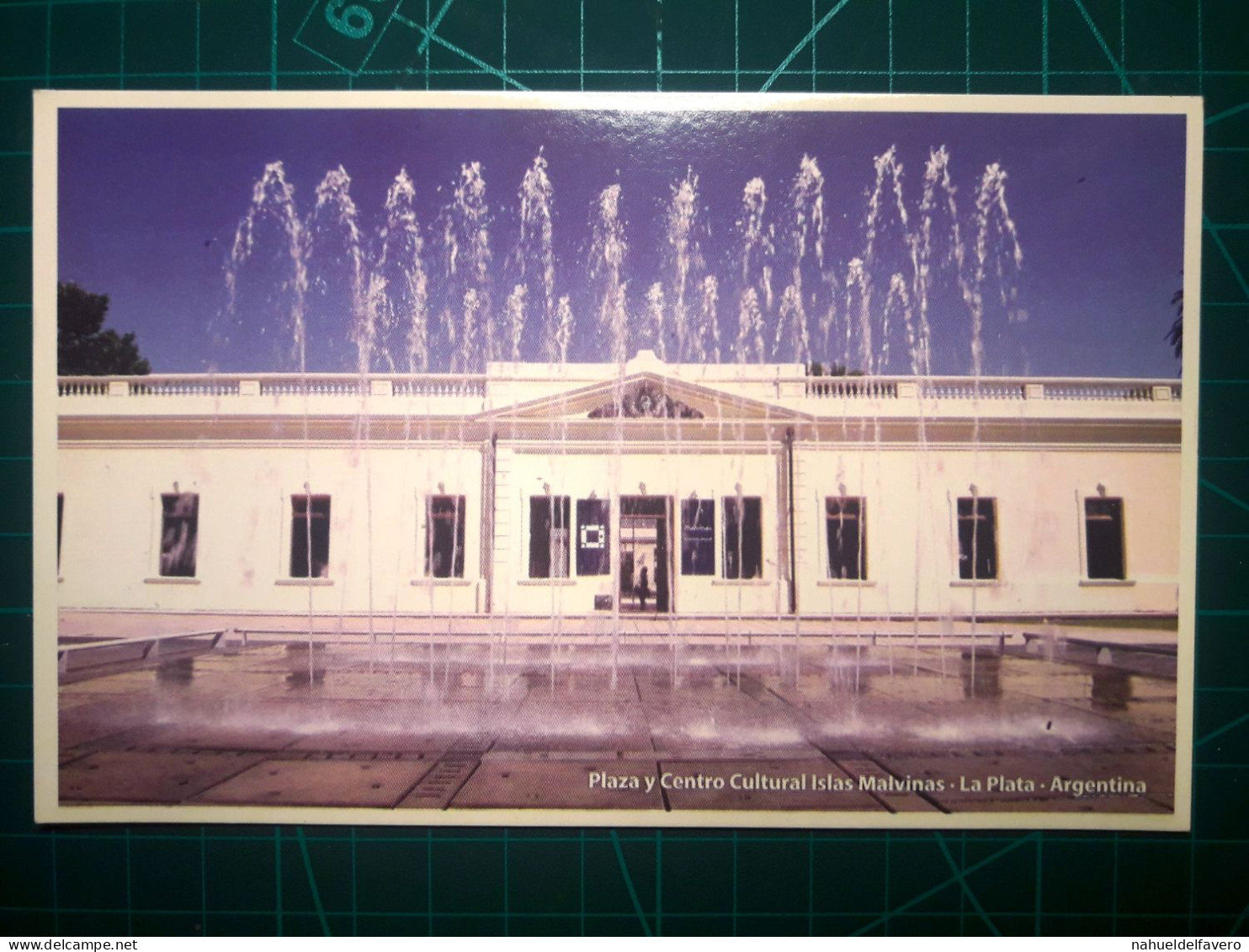 ARGENTINE, Carte Postale Avec Vue Sur La Place Et Le Centre Culturel "Islas Malvinas" De La Ville De La Plata, Province - Argentinië