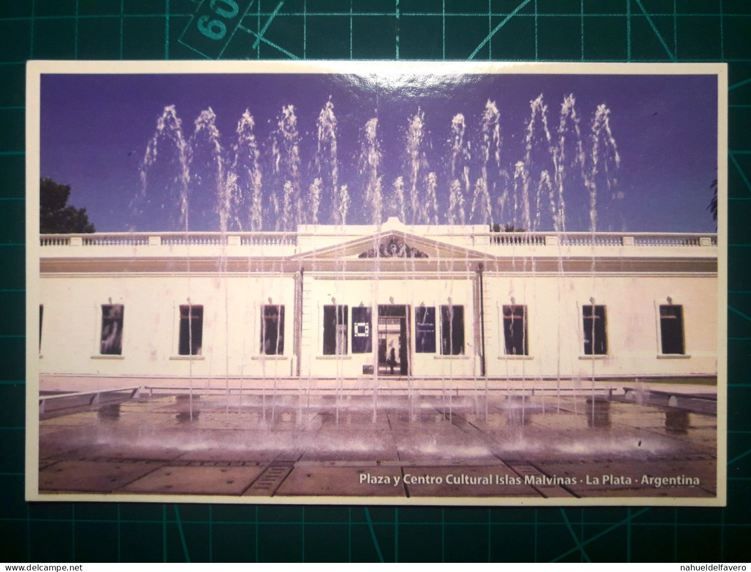 ARGENTINE, Carte Postale Avec Vue Sur La Place Et Le Centre Culturel "Islas Malvinas" De La Ville De La Plata, Province - Argentinië