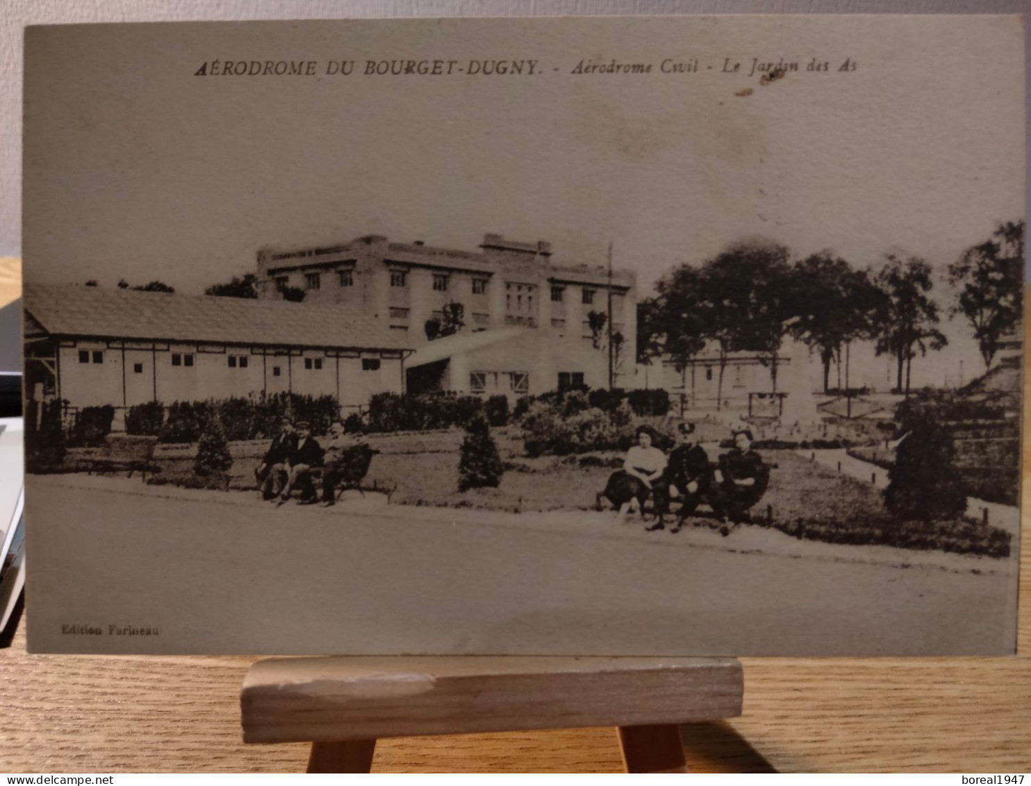 FRANCE. PAROS. LE-BOURGET. AÉRODROME. AIRPORT.  Avec Personnages. Le Jardin Des As. - Aerodrome