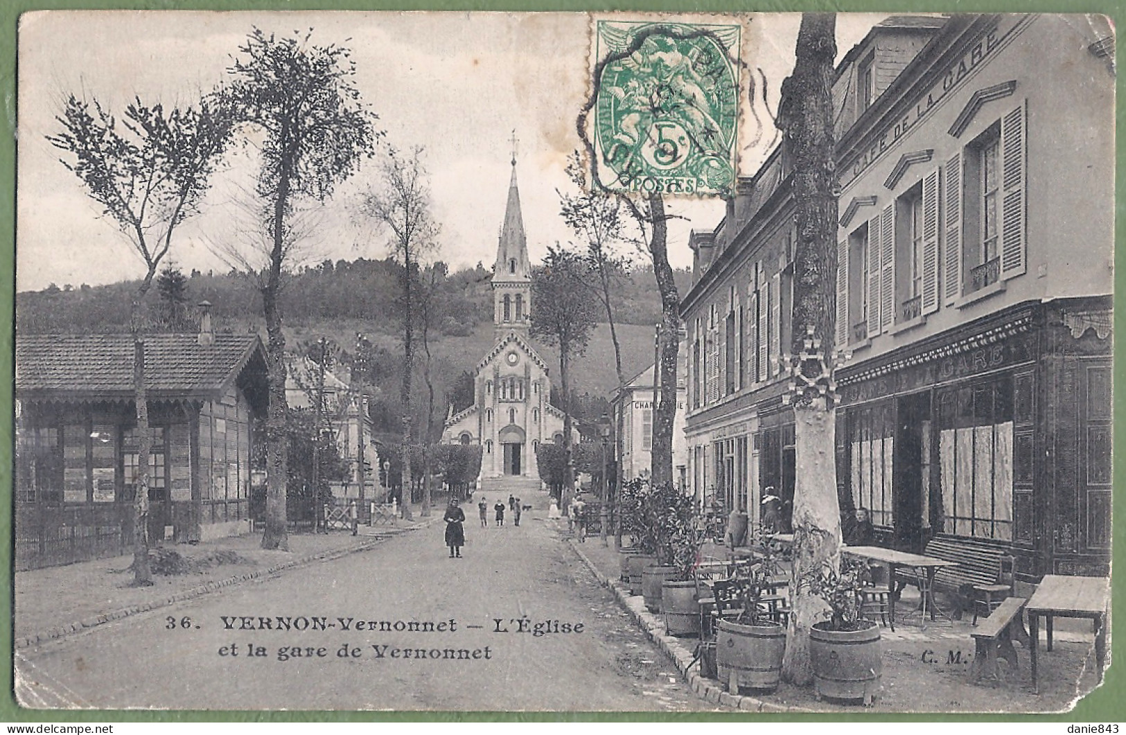 CPA - EURE - VERNON-VERNONNET - L'ÉGLISE ET LA GARE DE VERNONNET - Petite Animation, Café De La Gare - Vernon