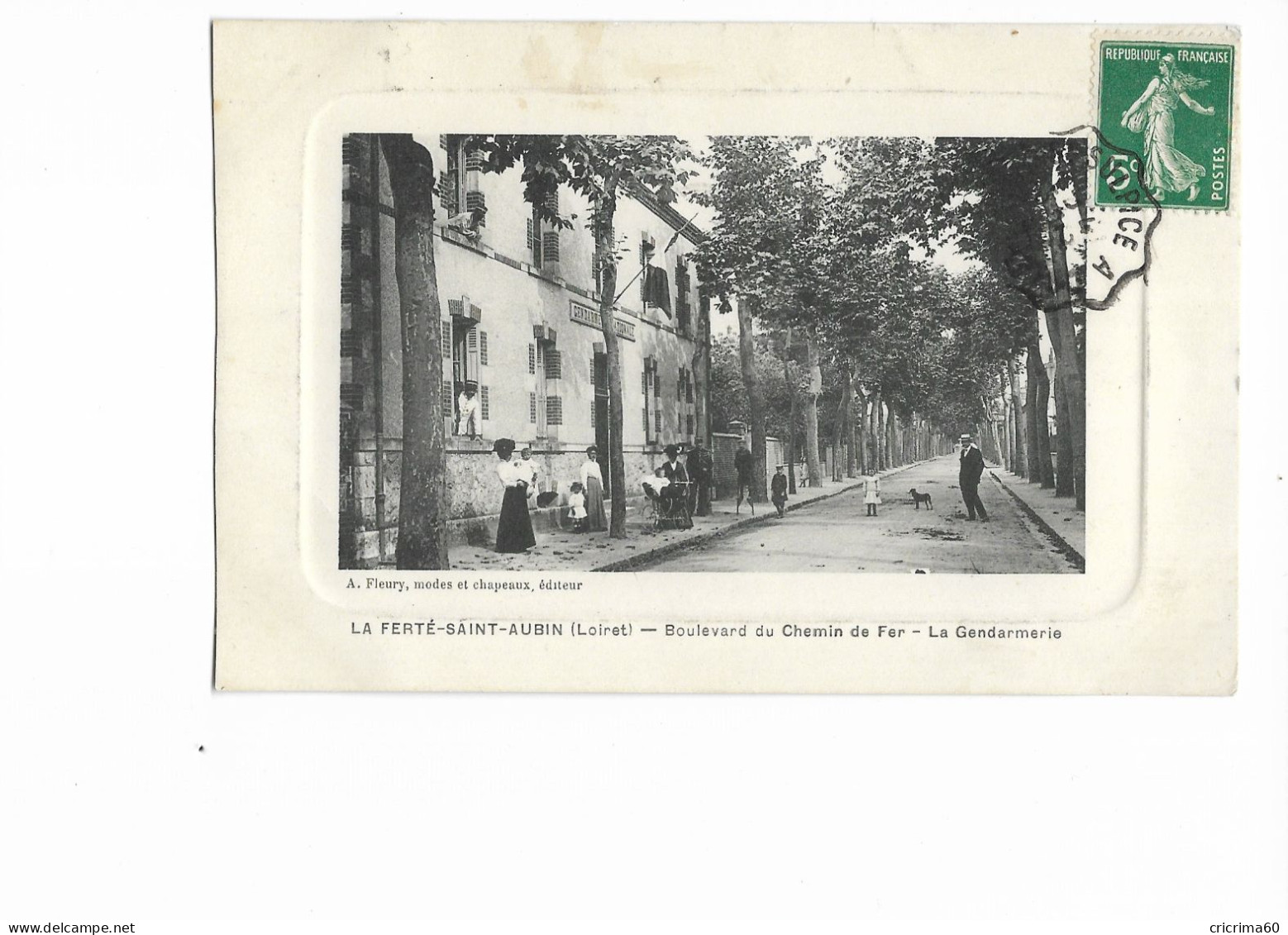 45 - LA FERTE-SAINT-AUBIN (Loiret) - Boulevard Du Chemin De Fer - La Gendarmerie. Animée, CPA Ayant Circulé. - La Ferte Saint Aubin