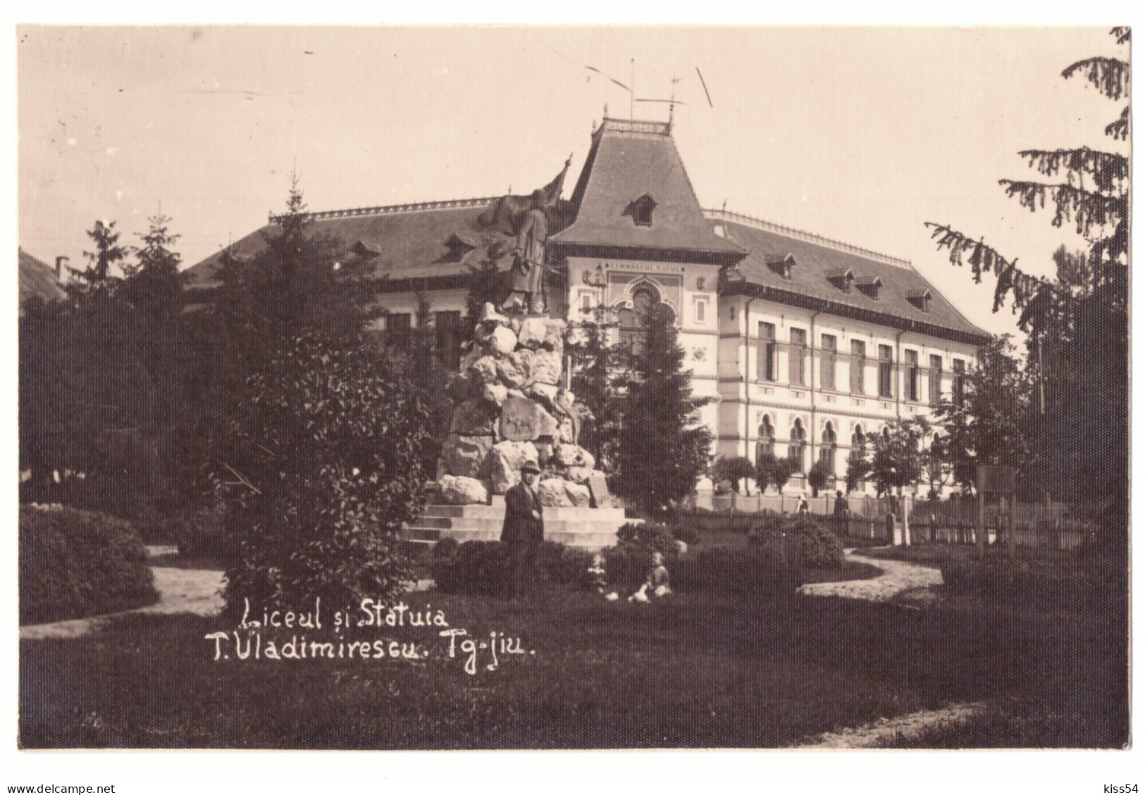 RO 09 - 18158 TARGU-JIU, High School, Statue, Romania - Old Postcard, Real PHOTO - Unused - Roemenië