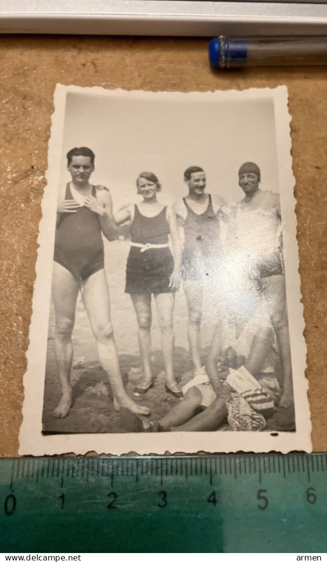 Réal Photo  Pin-up Plage Une Famille Sur La Plage - Pin-ups