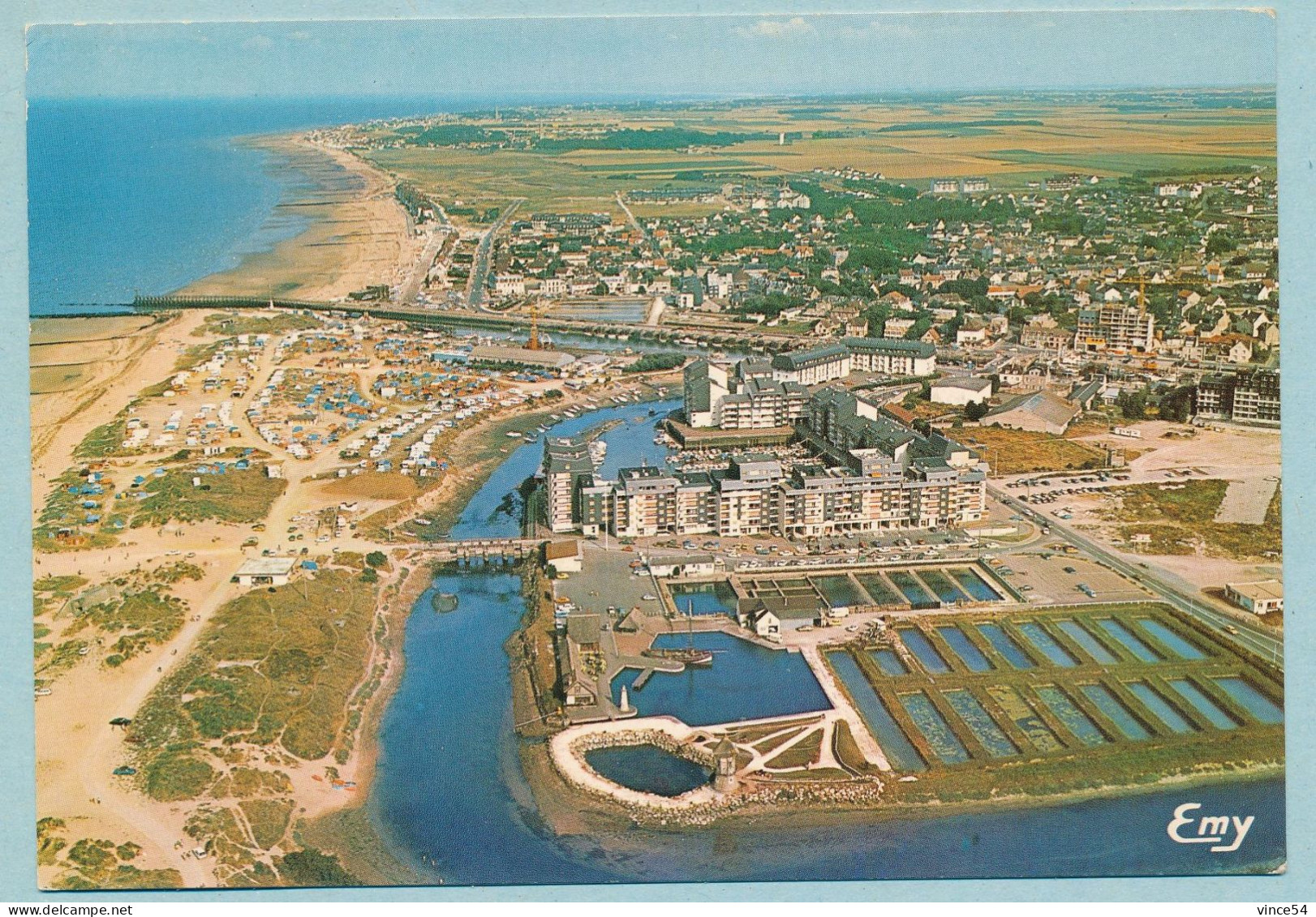 COURSEULLES-SUR-MER - Vue Générale Aérienne. Au Premier Plan Les Parcs à Huîtres De L'île De Plaisance Et Port Plaisance - Courseulles-sur-Mer