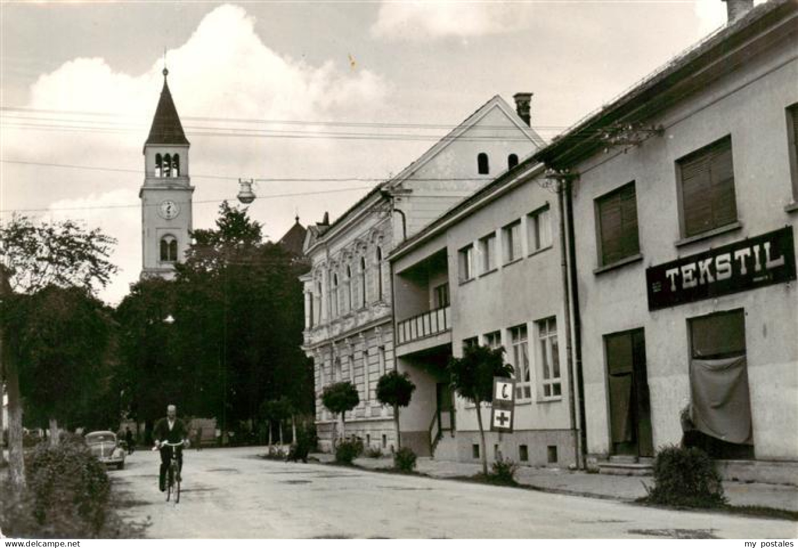 73934679 Durdevac_Croatia Ortspartie Mit Kirche - Kroatien