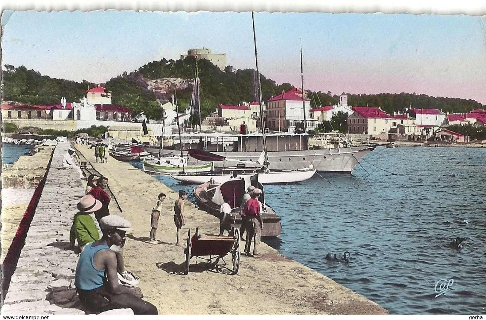 *CPA - 83 - Ile De Porquerolles - Le Port Et La Jetée - Porquerolles