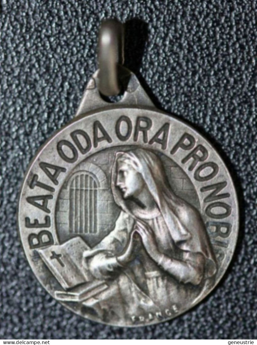 Pendentif Médaille Religieuse Années 20 Argent 800 "Sainte Ode De Brabant" Grav. Karo - Silver Religious Medal - Godsdienst & Esoterisme