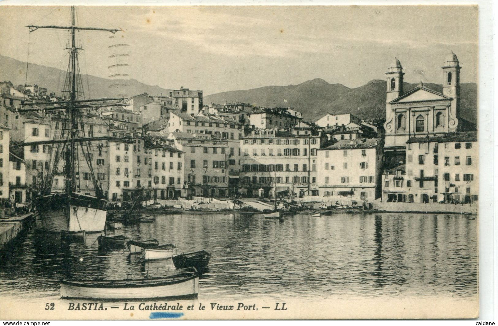 2B- CORSE -   BASTIA -La Cathedrale Et Le Vieux. Port - Bastia