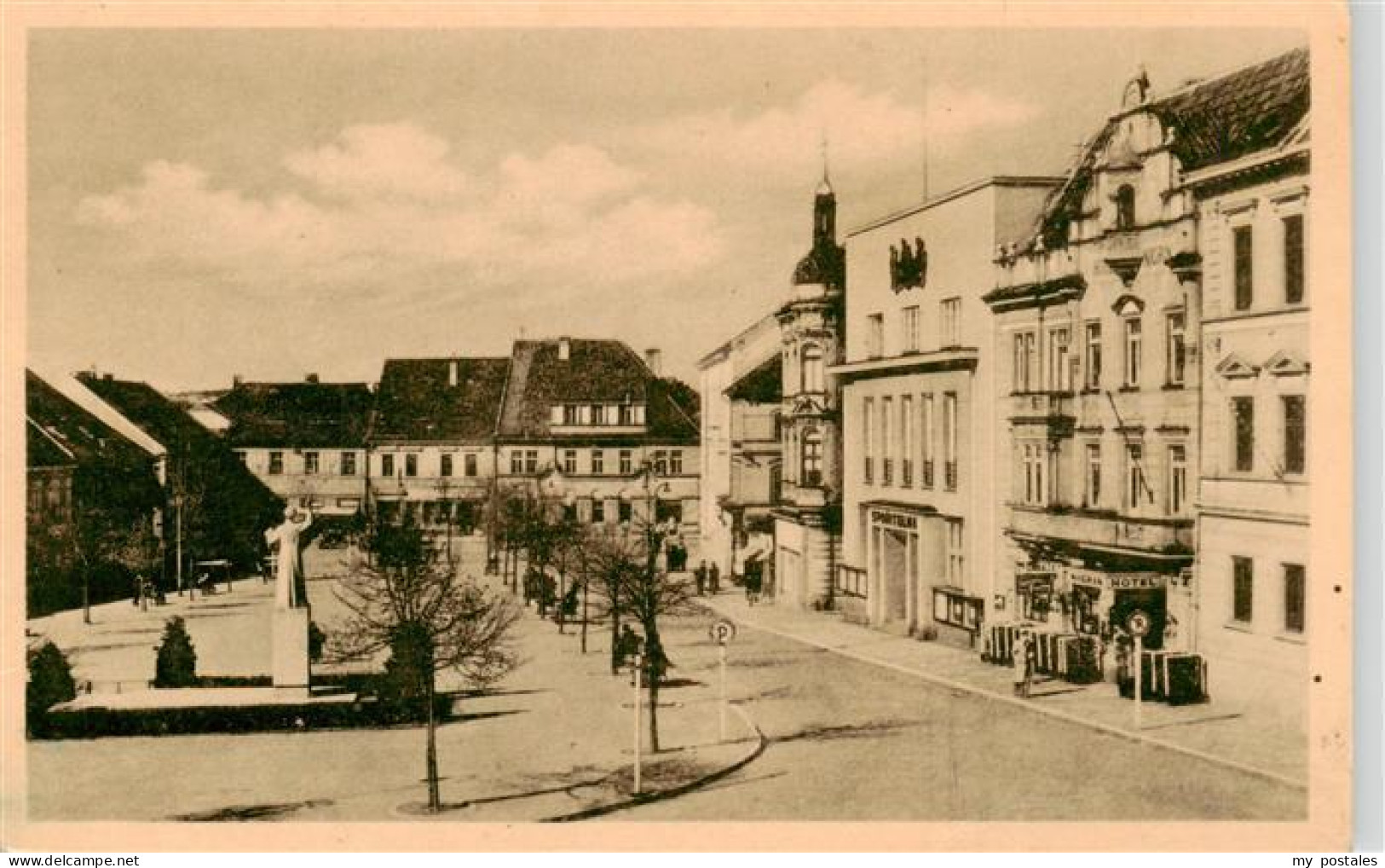 73933961 Benesov__u_Prahy_CZ Stadtplatz - Tschechische Republik