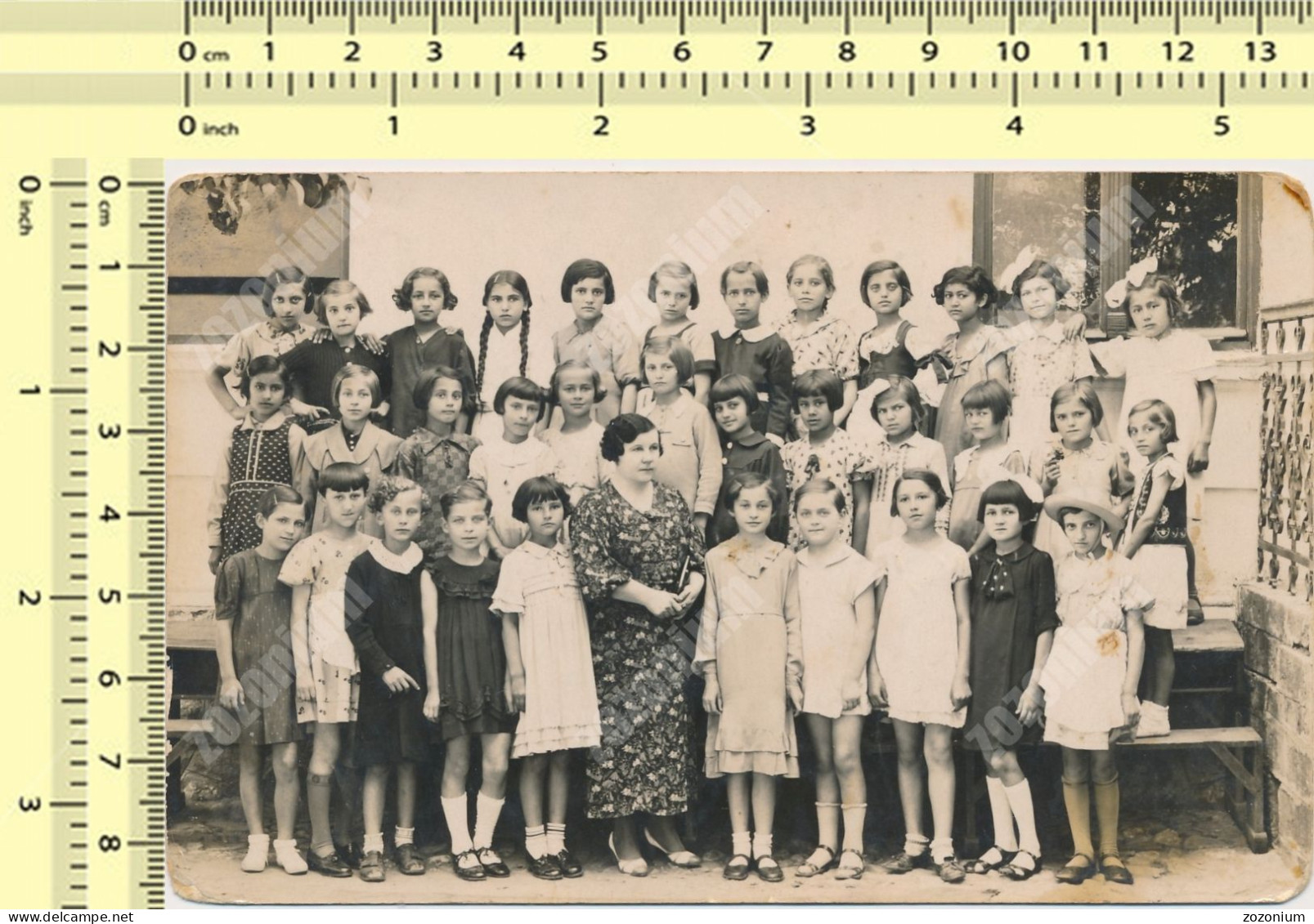REAL PHOTO 1930s School Girls With Teacher Fillettes Enfants écolières Avec Professeur, Kragujevac Serbia - Anonymous Persons