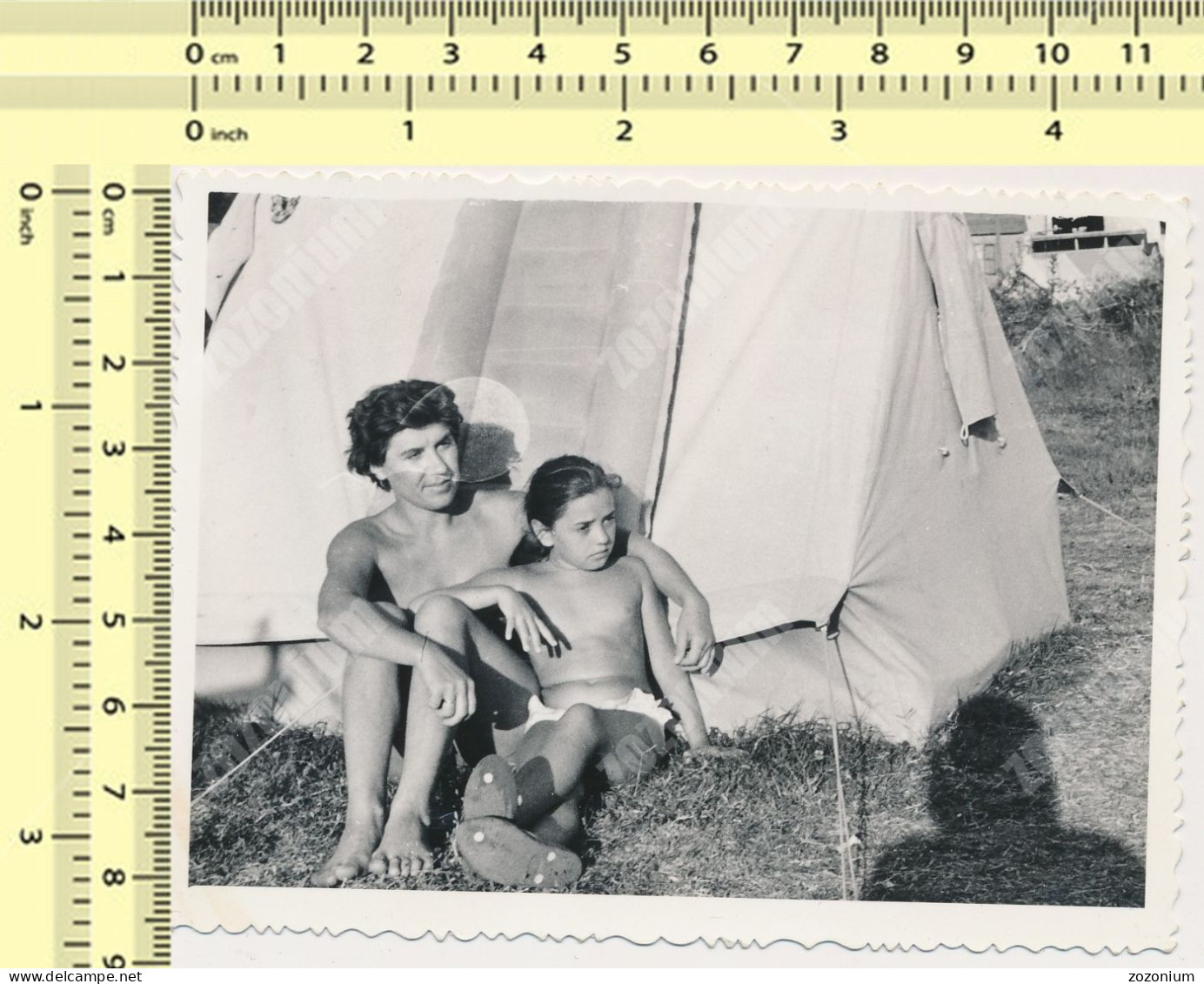 REAL PHOTO, Woman Kid Girl On Beach Camp Femme Et Fillette Sur Plage ORIGINAL PHOTO - Anonymous Persons