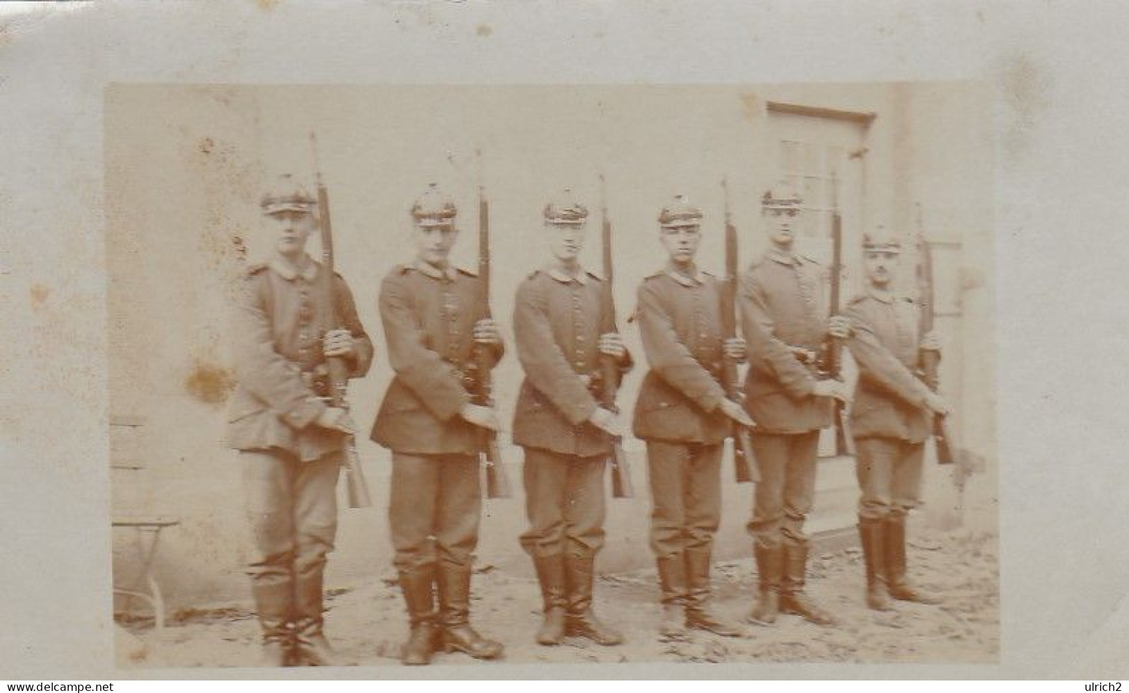 AK Foto Gruppe Deutsche Soldaten Mit Präsentiertem Gewehr - 1. WK (68910) - Weltkrieg 1914-18