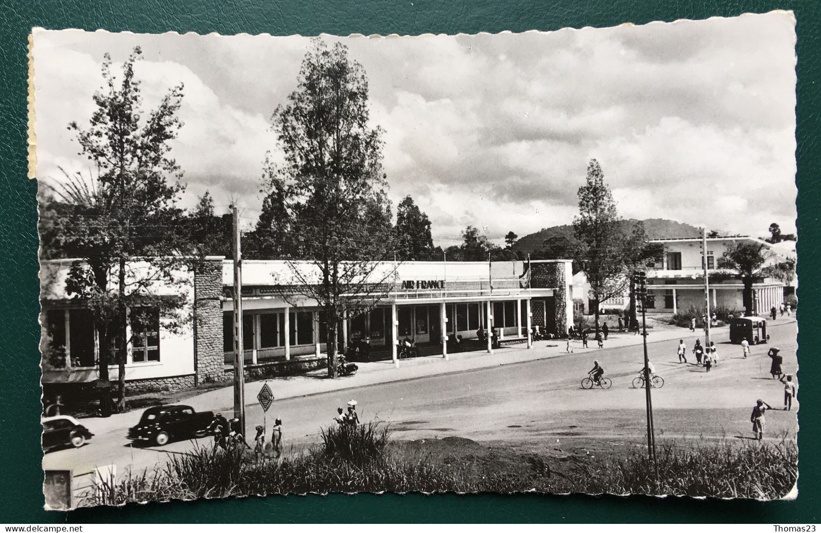 Yaoundé, L'Air Terminal Et La BCA, Lib "Au Messager", N° 1376 - Camerún