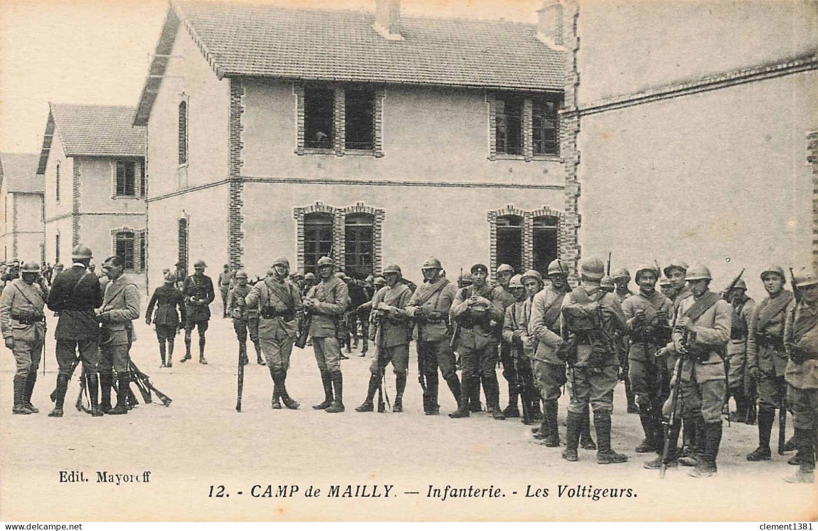 Militaria Camp De Mailly Infanterie Les Voltigeurs - Casernas