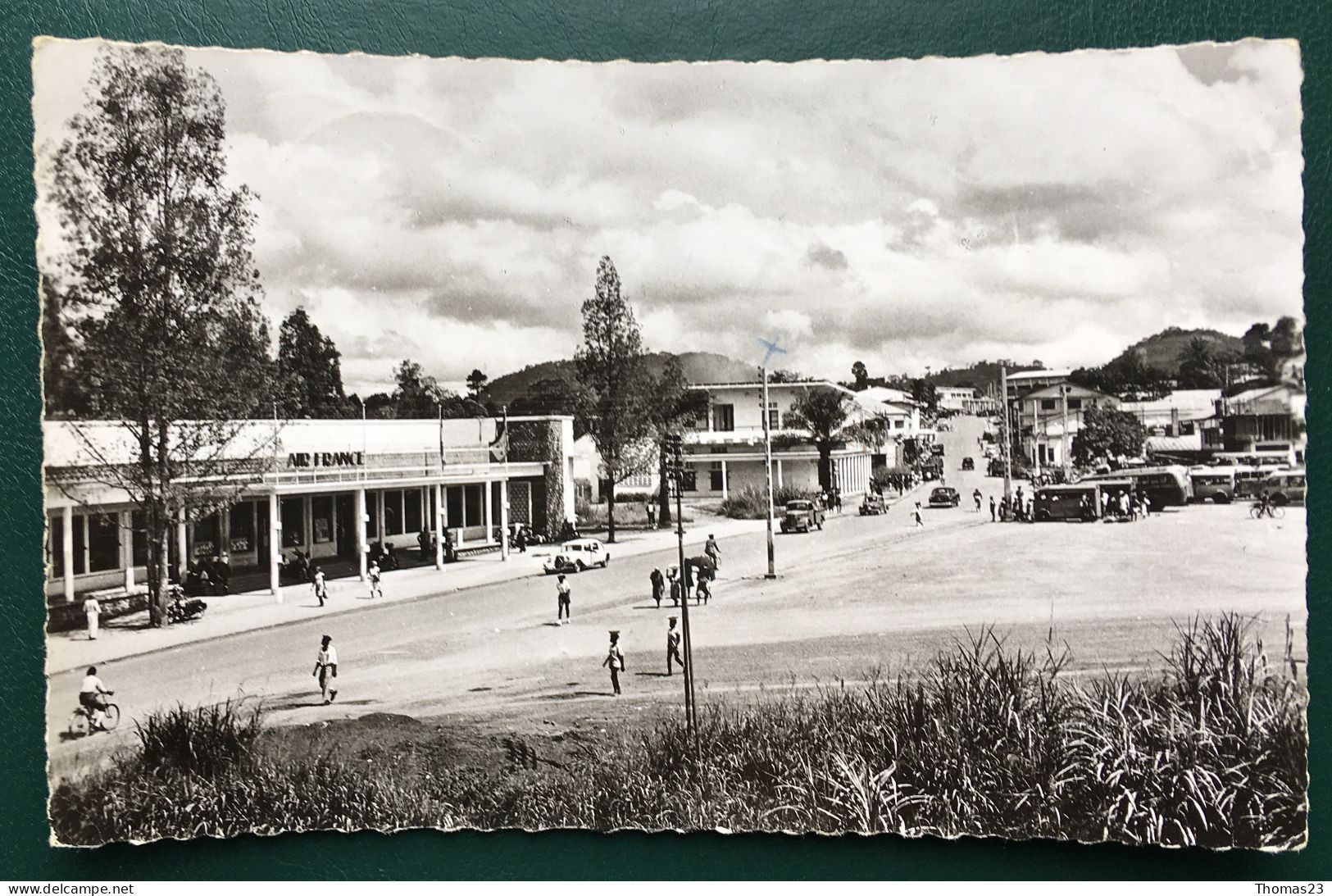 Yaoundé, Carrefour De La BCA, Lib "Au Messager", N° 1379 - Cameroun