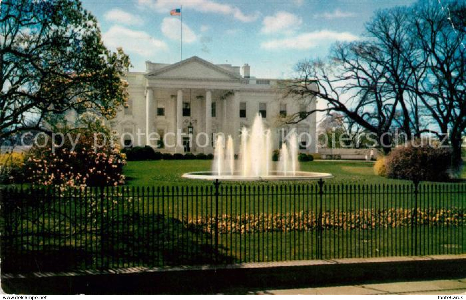 73130833 Washington DC The White House Fountains  - Washington DC