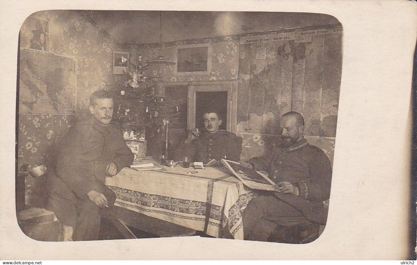 AK Foto Deutsche Soldaten Bei Weihnachtsfeier In Unterkunft - Feldpost Kgl. Preuss. 34. Inf. Div. - 1916  (68914) - Weltkrieg 1914-18