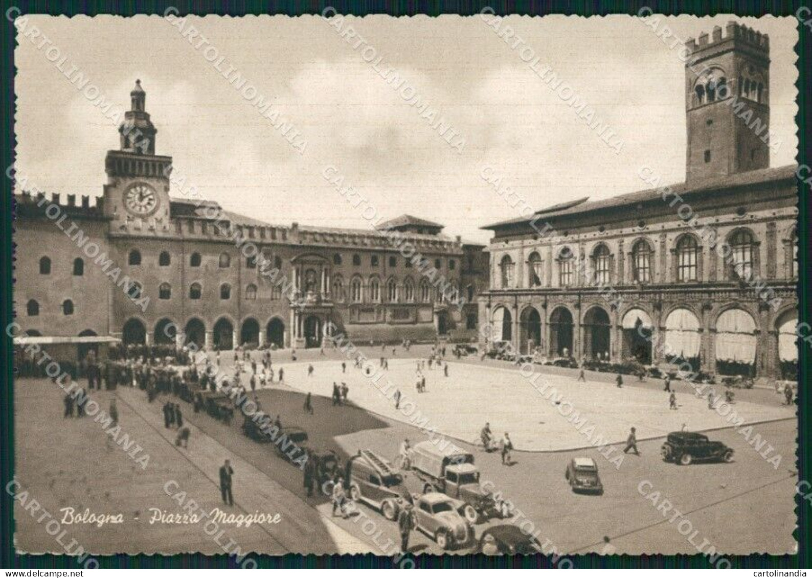 Bologna Città Piazza Maggiore Auto FG Cartolina HB4717 - Bologna