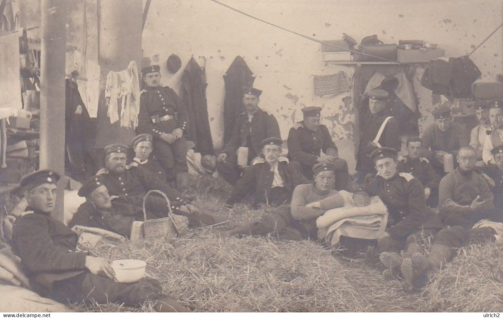 AK Foto Gruppe Deutsche Soldaten In Lager In Stall - Feldpost Bellheim 1914 (68919) - Oorlog 1914-18