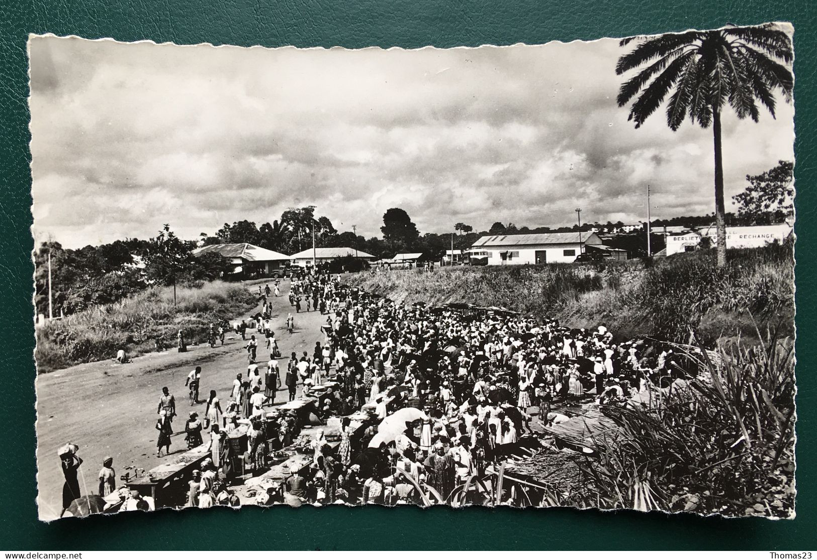 Marché à La Sortie De Yaoundé, Lib "Au Messager", N° 1391 - Kamerun