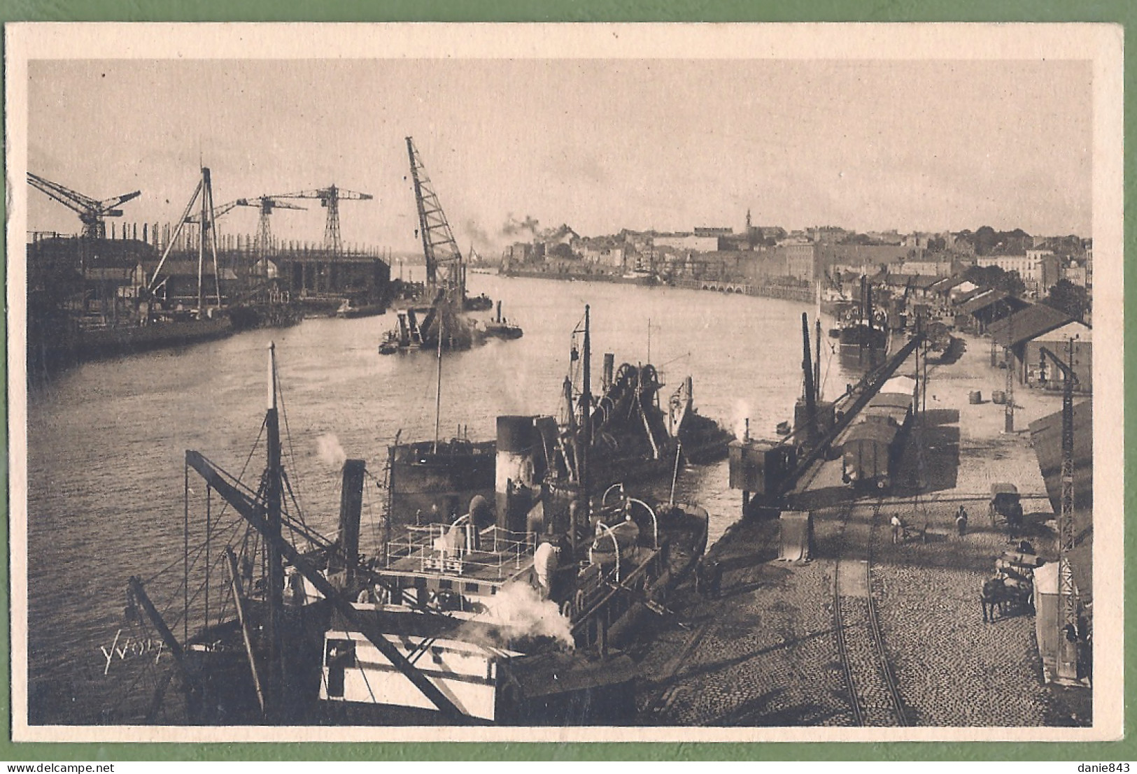 CPA  - LOIRE ATLANTIQUE - NANTES - LE PORT, LES QUAIS - Animation, Cargos à Quai, Voie Ferrée, Wagons De Chemin De Fer - Nantes