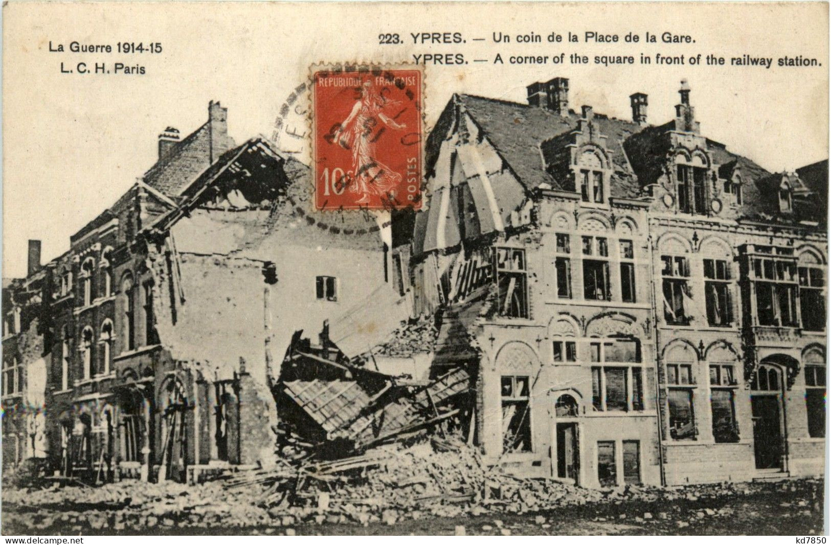 Ypres - Un Coin De La Place De La Gare - Ieper