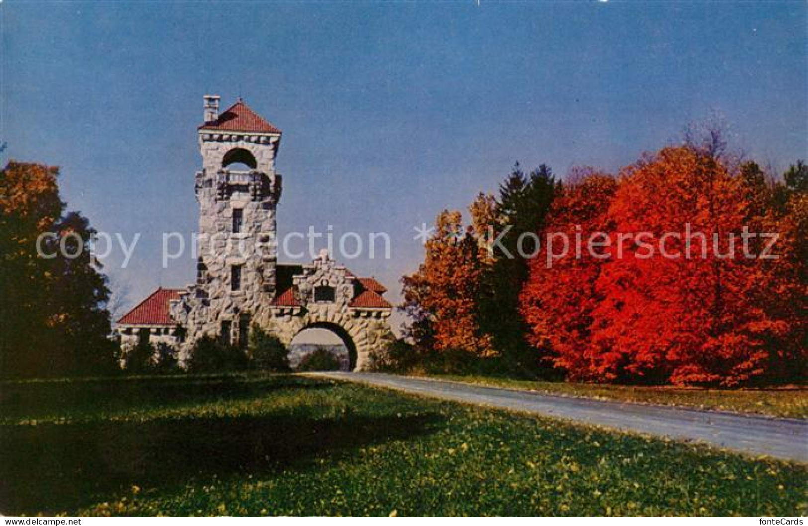 73123712 New_Paltz Testimonial Gateway Automn Scene Lake Mohonk Mountain House - Sonstige & Ohne Zuordnung