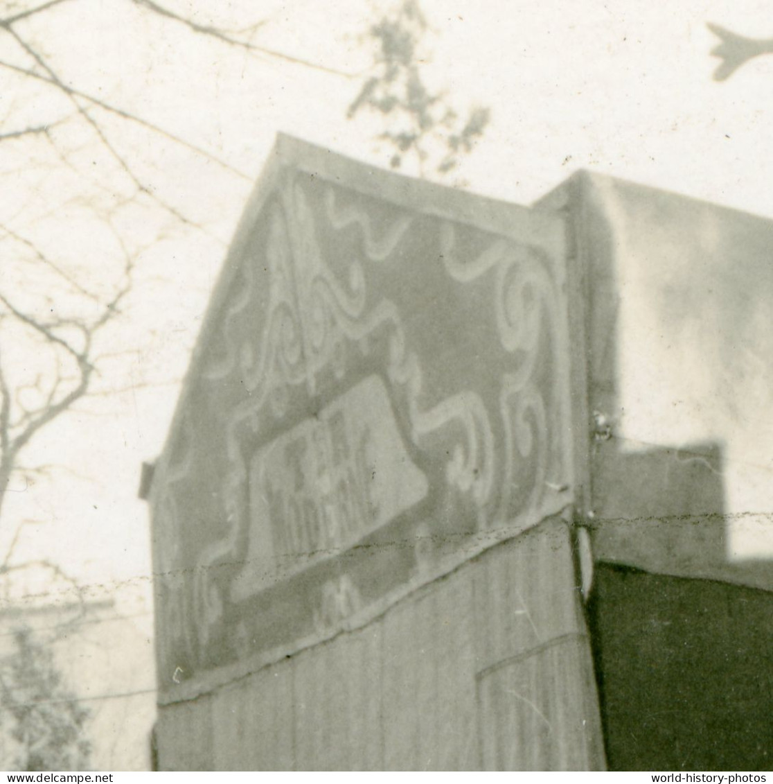 2 CPA Photo - à Situer - Contrôle De Fête Foraine Par Soldat Du 140e Régiment - Roulotte Famille CHOURAKI Ainé - Juif ? - A Identifier