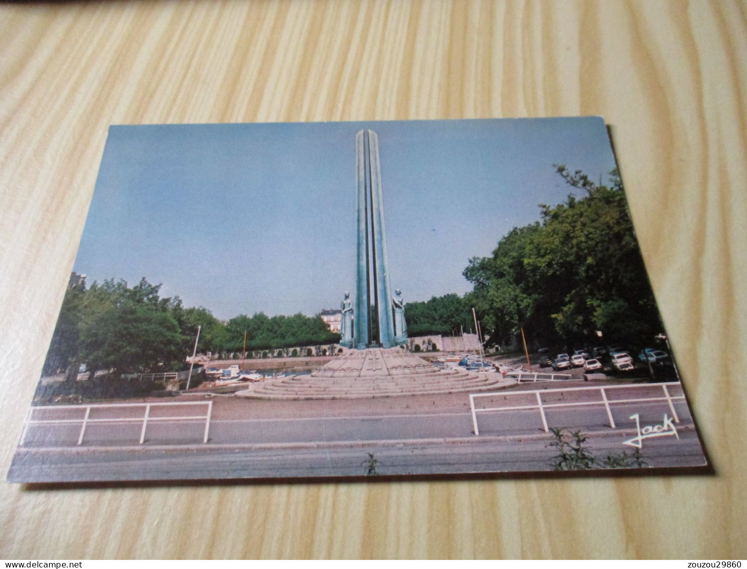 Nantes (44).Le Monument Aux Morts. - Nantes