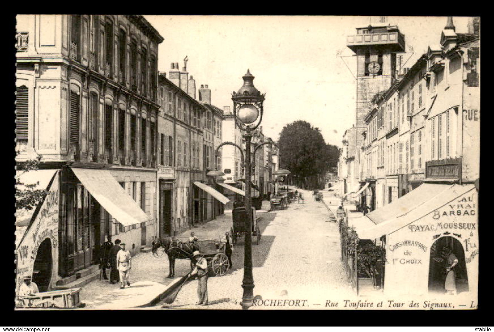 17 - ROCHEFORT - RUE TOUFAIRE ET TOUR DES SIGNAUX - Rochefort