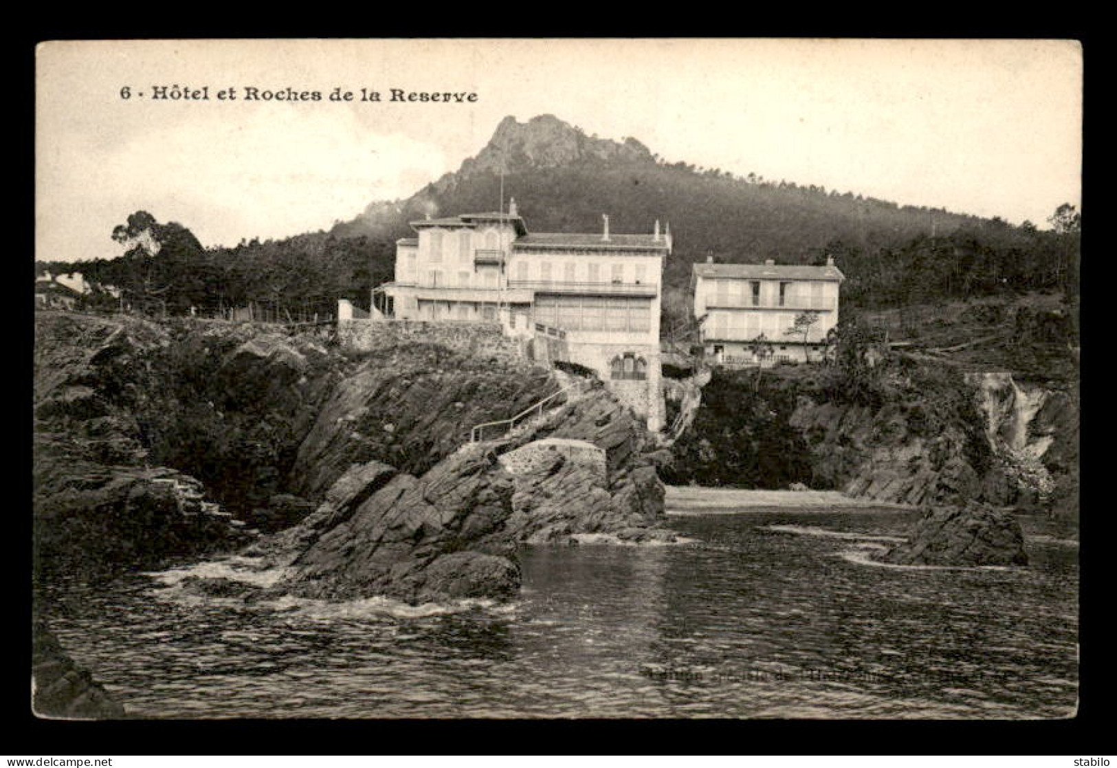 83 - SAINT-RAPHAEL - HOTEL ET ROCHES DE LA RESERVE - Saint-Raphaël