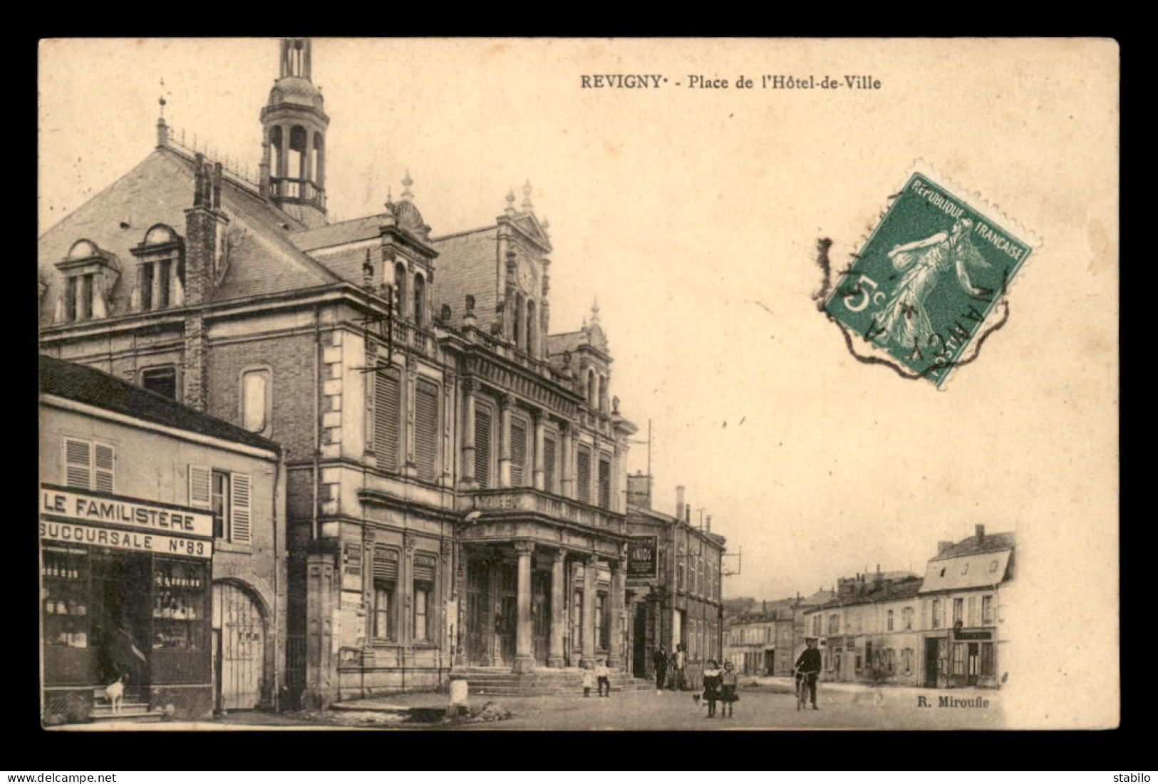 55 - REVIGNY-SUR-ORNAIN - PLACE DE L'HOTEL DE VILLE - FAMILISTERE N°83 - EDITEUR MIROUFLE - Revigny Sur Ornain