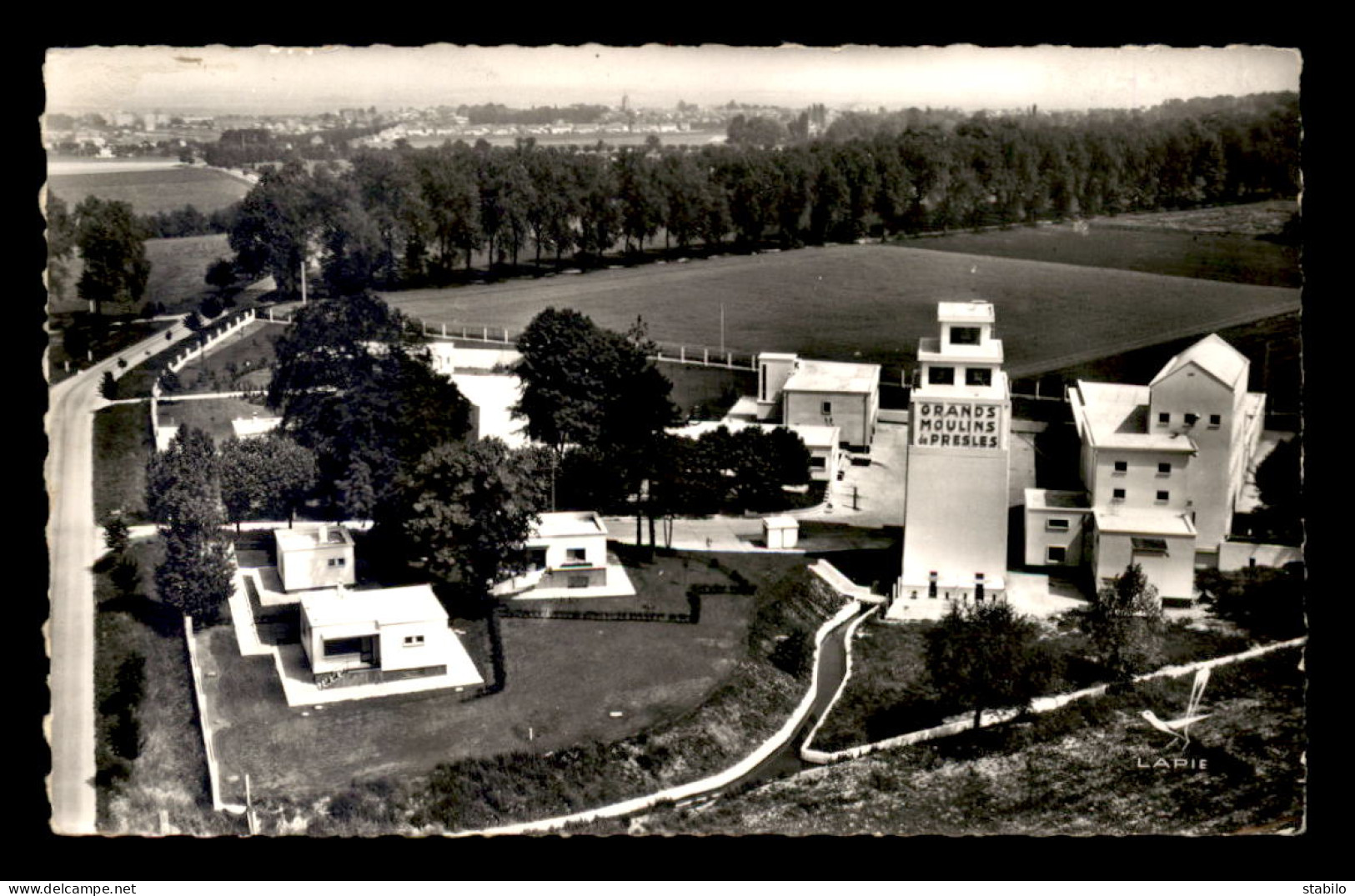 95 - PRESLES - VUE AERIENNE - LES GRANDS MOULINS - Presles