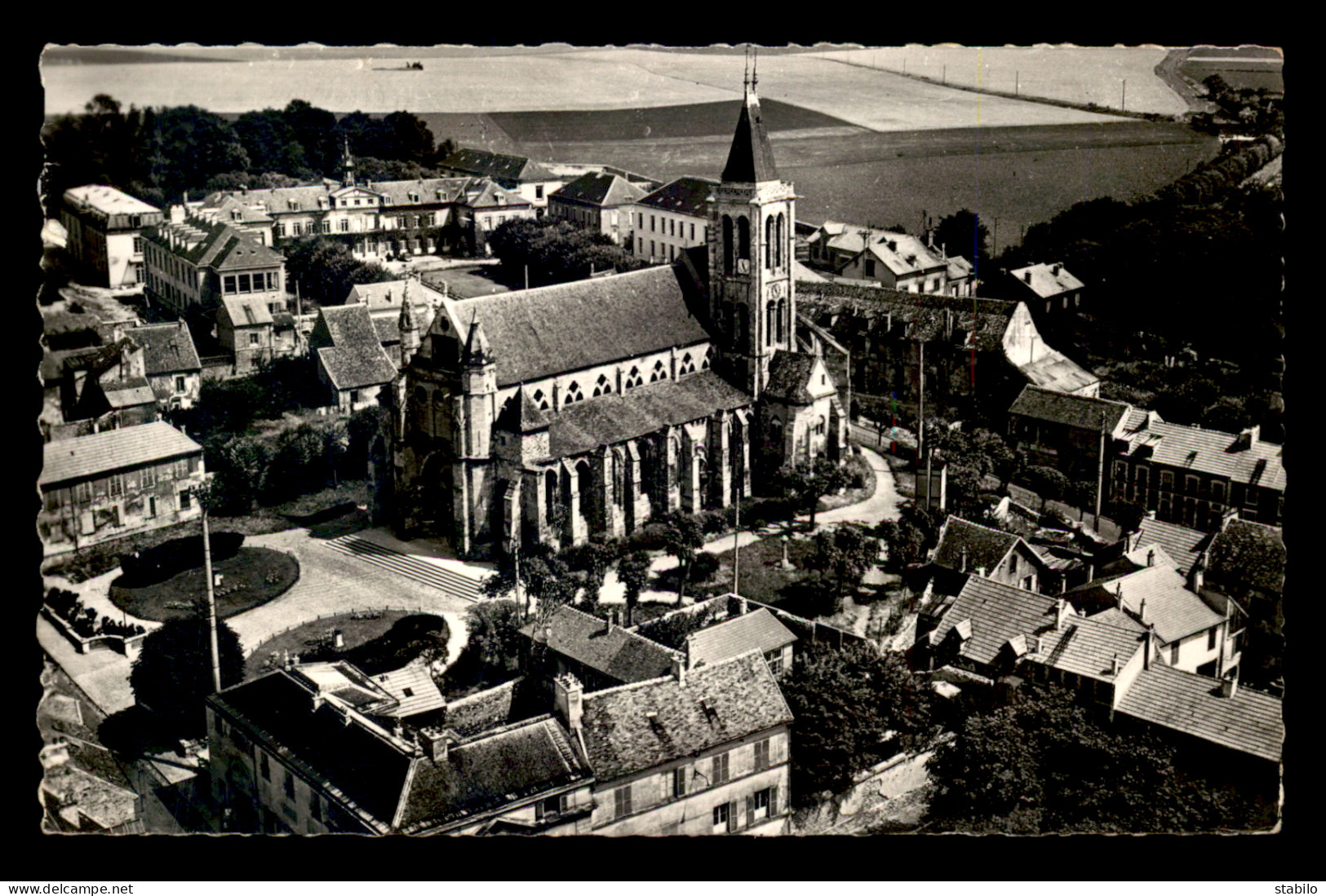 95 - GONESSE - VUE AERIENNE - L'EGLISE ET L'HOPITAL - Gonesse