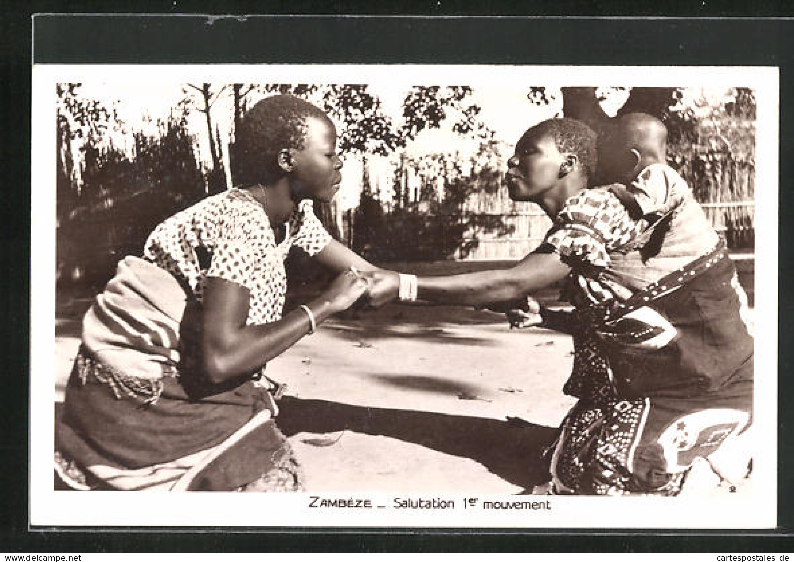 CPA Zambèze, Salutation 1er Mouvement, Afrikanerinnen Begrüssen Sich  - Non Classés