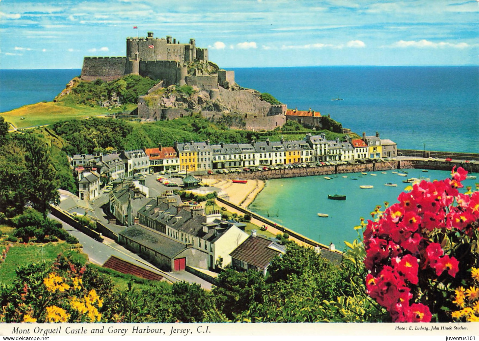 CPSM Jersey-Mont Orgueil Castle And Gorey Harbour     L2866 - Sonstige & Ohne Zuordnung