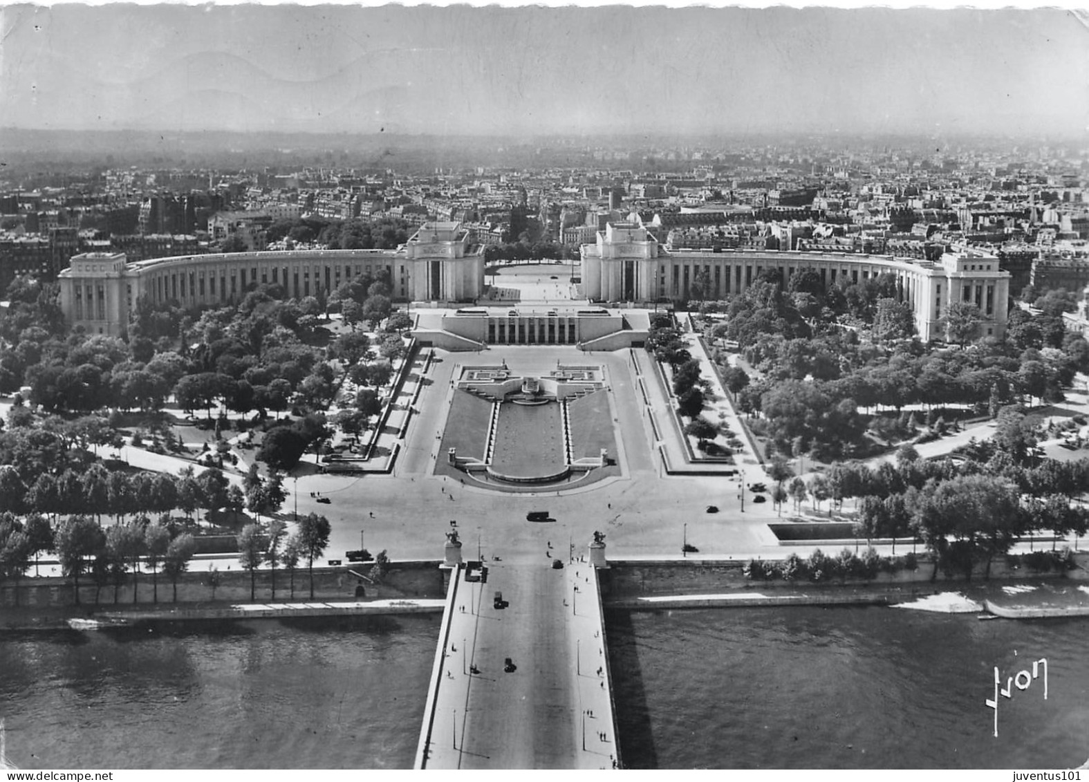 CPSM Paris....en Flânant-Palais De Chaillot-Timbre      L2866 - Andere Monumenten, Gebouwen