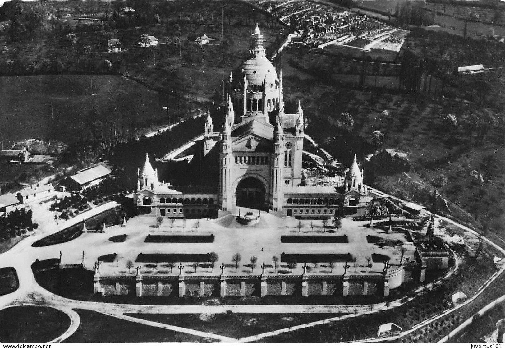 CPSM Basilique De Lisieux      L2866 - Lisieux