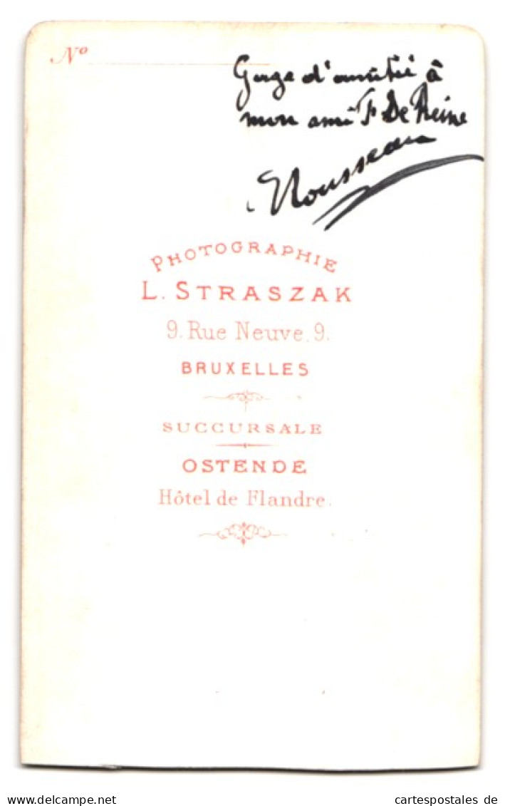 Fotografie L. Straszak, Bruxelles, 9 Rue Neuve, Junger Mann Im Feinen Zwirn Beim Fotograf  - Anonymous Persons