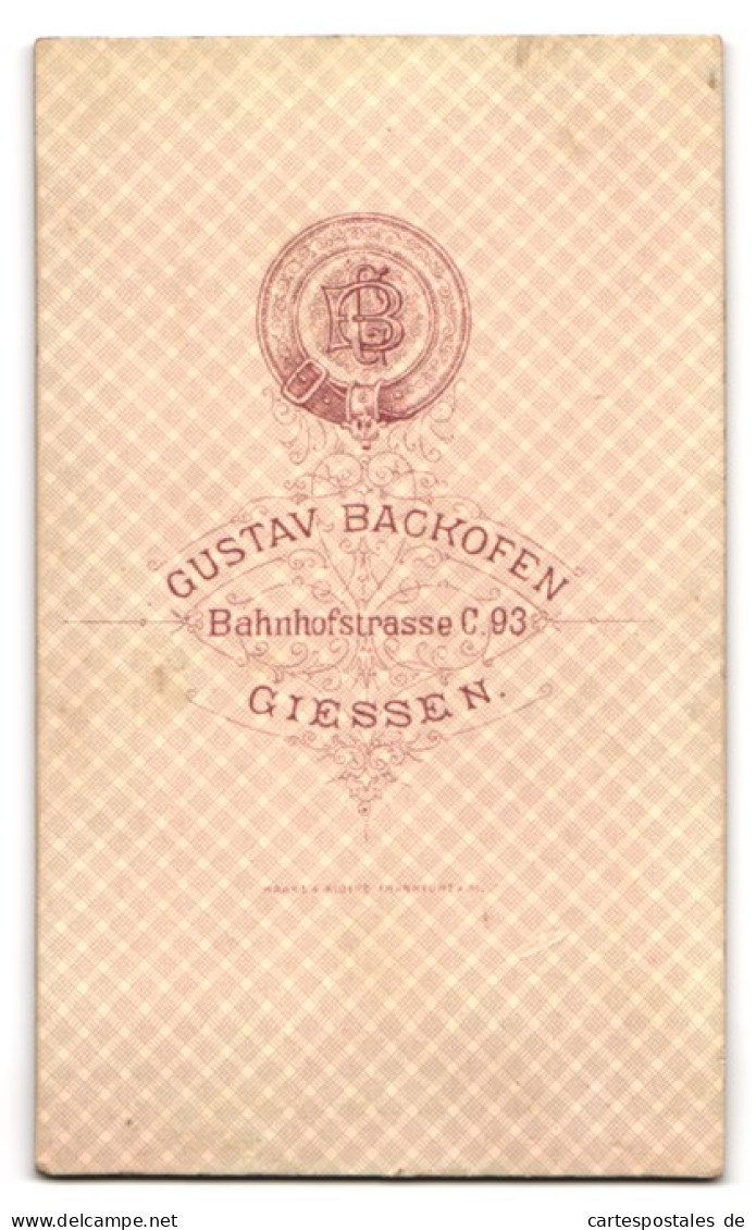 Fotografie Gustav Backofen, Giessen, Bahnhofstr. C 93, Portrait Dame Im Biedermeierkleid Mit Ohrringen  - Personnes Anonymes