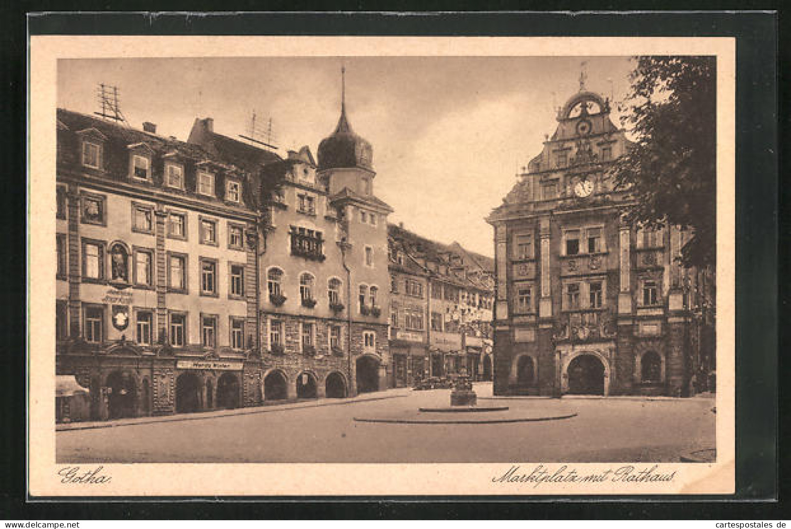 AK Gotha, Marktplatz Mit Geschäften, Sparkasse Und Rathaus  - Gotha